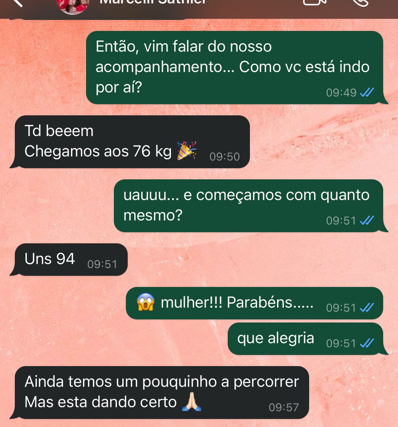 Print de conversa no WhatsApp acompanhando a evolução de peso da paciente